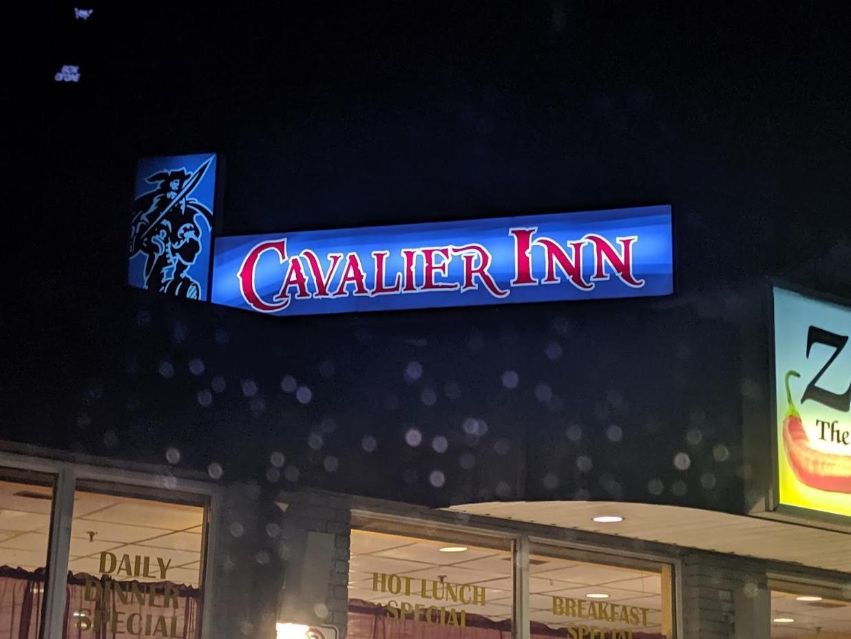 The Cavalier Inn Winnipeg Exterior photo